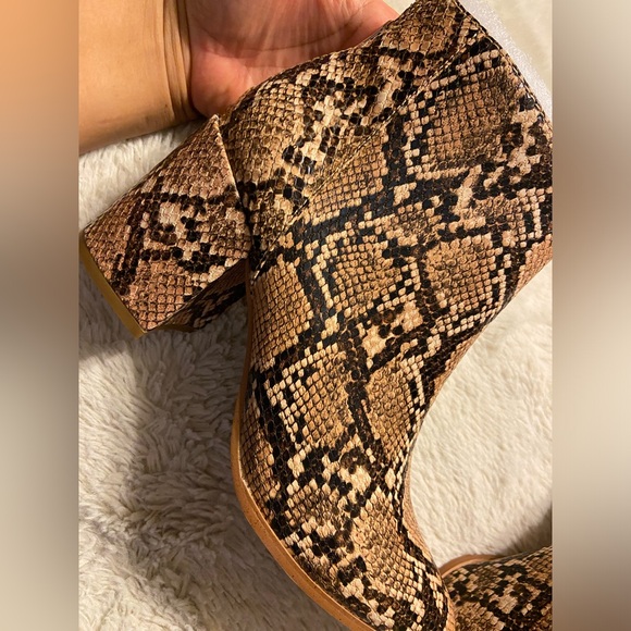 New Steve Madden Julianne snake block booties 8.5 fall animal print heel booties - Picture 6 of 8